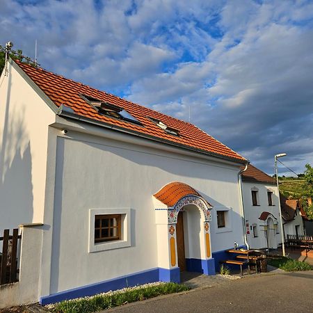 Pod Vinohradem - Apartmany & Vinne Sklepy Mutenice Luaran gambar