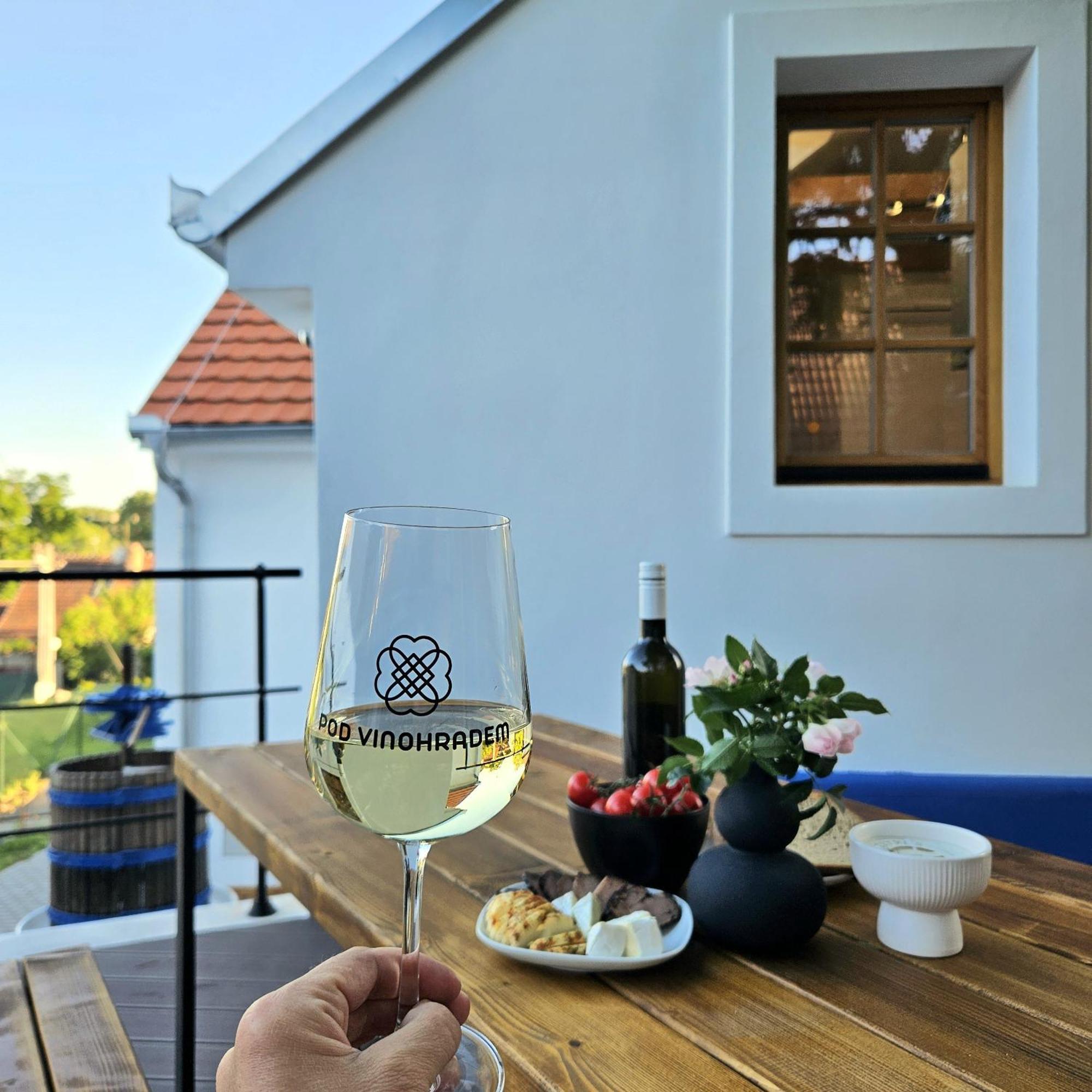 Pod Vinohradem - Apartmany & Vinne Sklepy Mutenice Luaran gambar