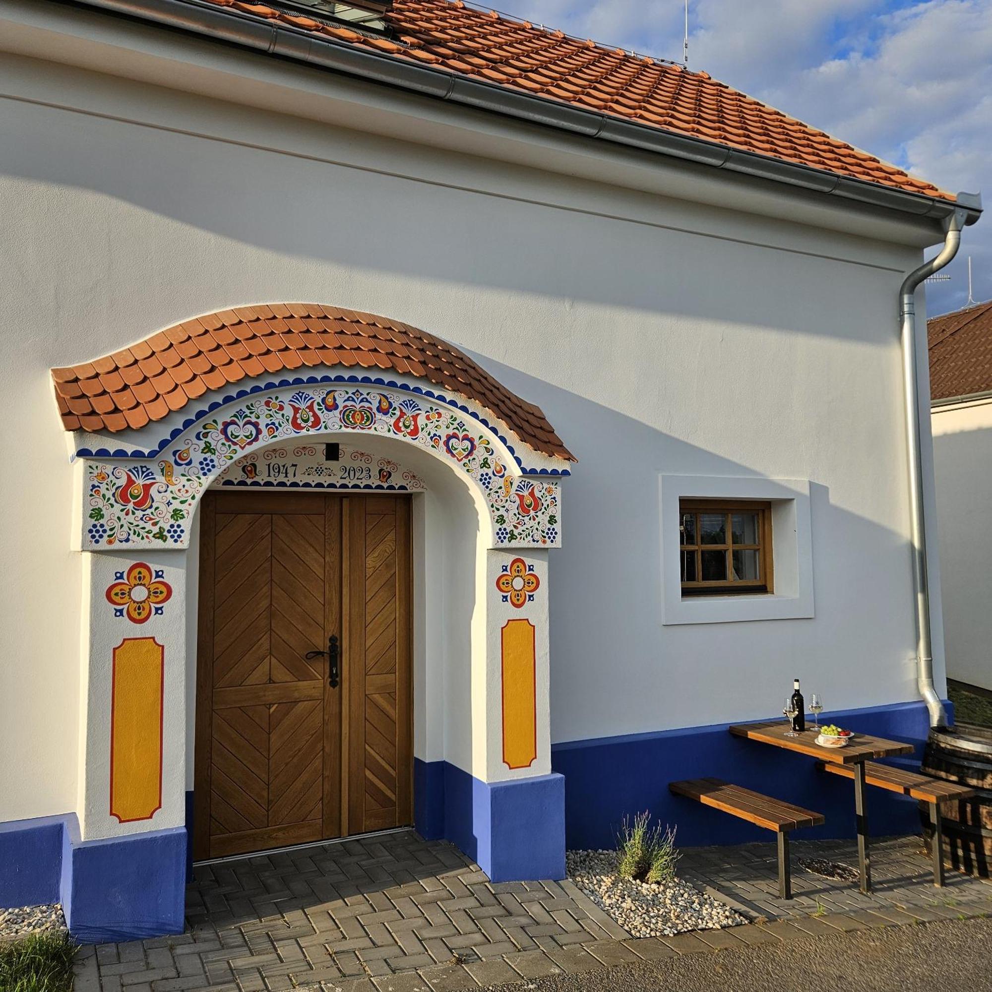 Pod Vinohradem - Apartmany & Vinne Sklepy Mutenice Luaran gambar