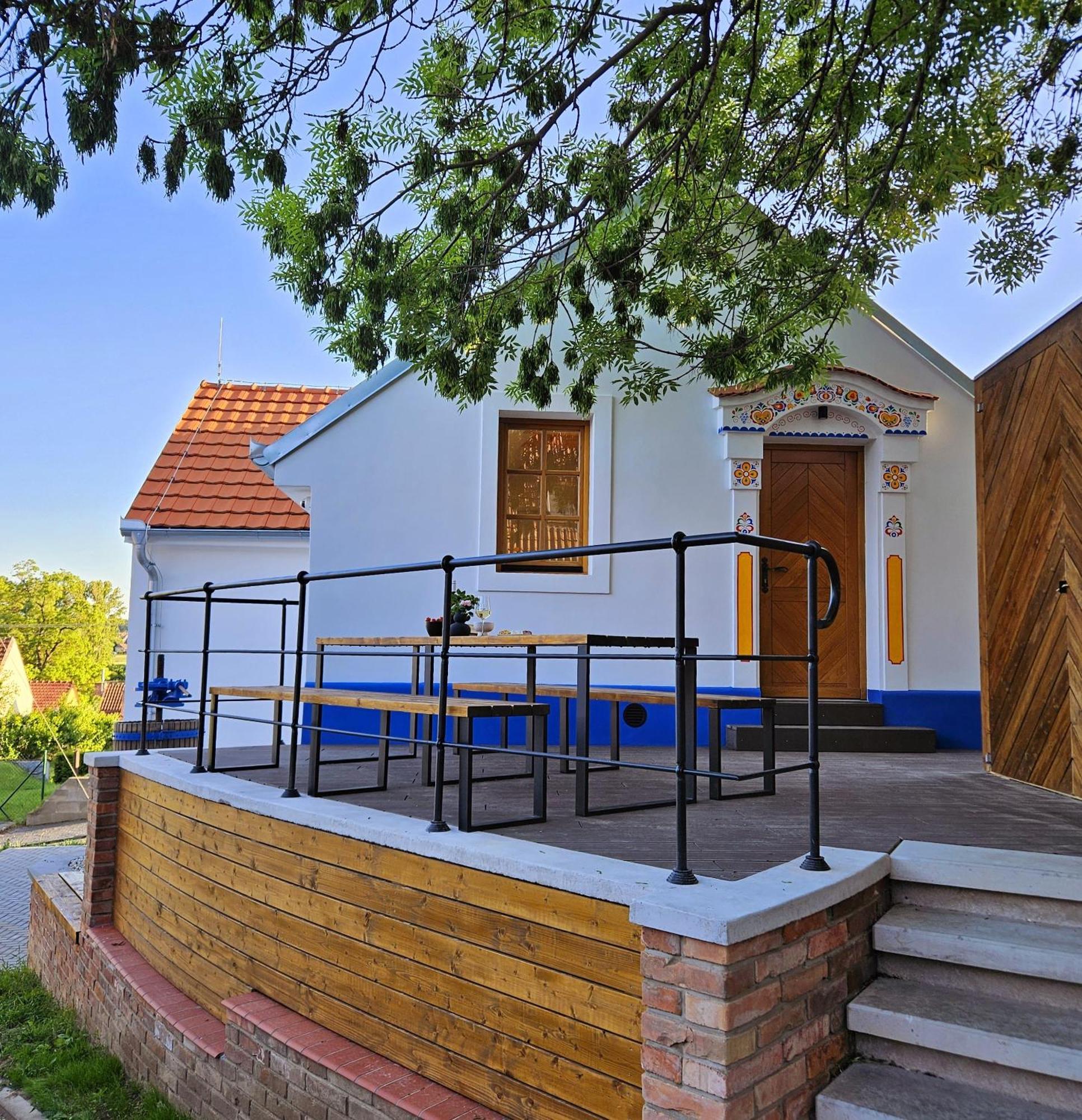 Pod Vinohradem - Apartmany & Vinne Sklepy Mutenice Luaran gambar