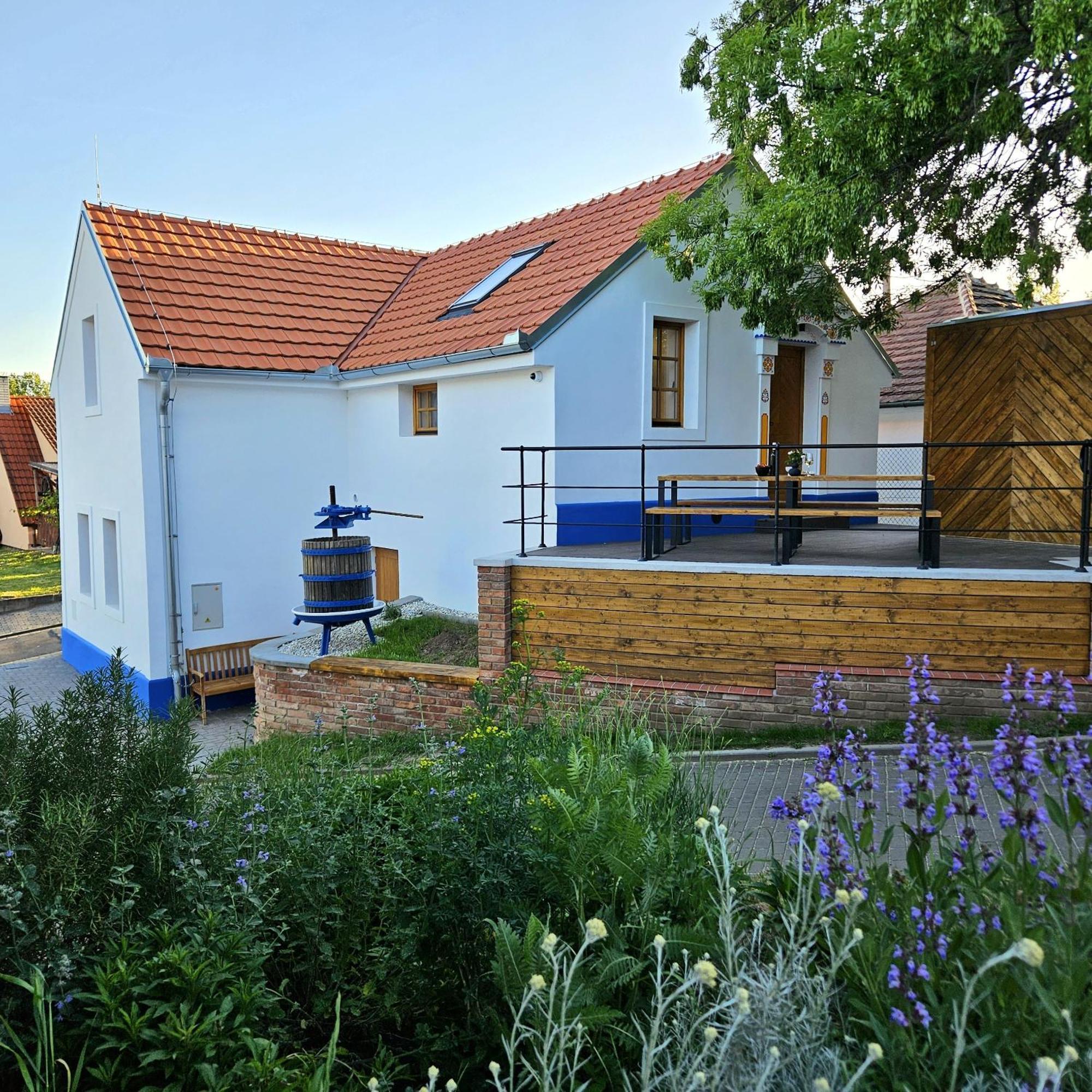 Pod Vinohradem - Apartmany & Vinne Sklepy Mutenice Luaran gambar